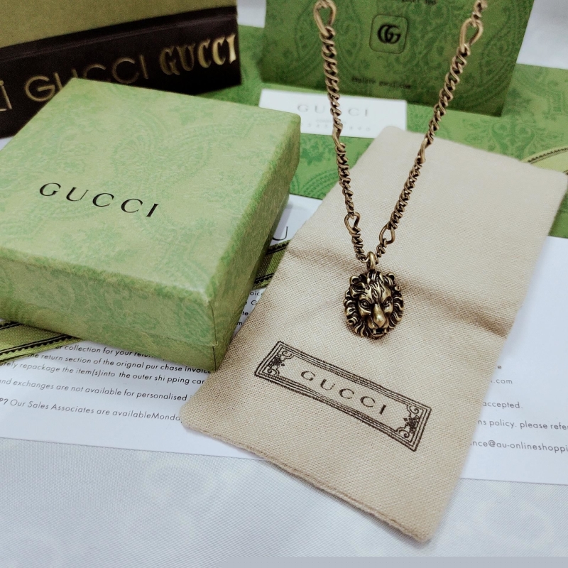 G*u*i necklaces